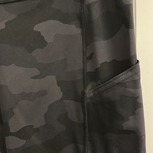 Lululemon Fast and Free High Rise tight 25” size 10 Heritage Camo